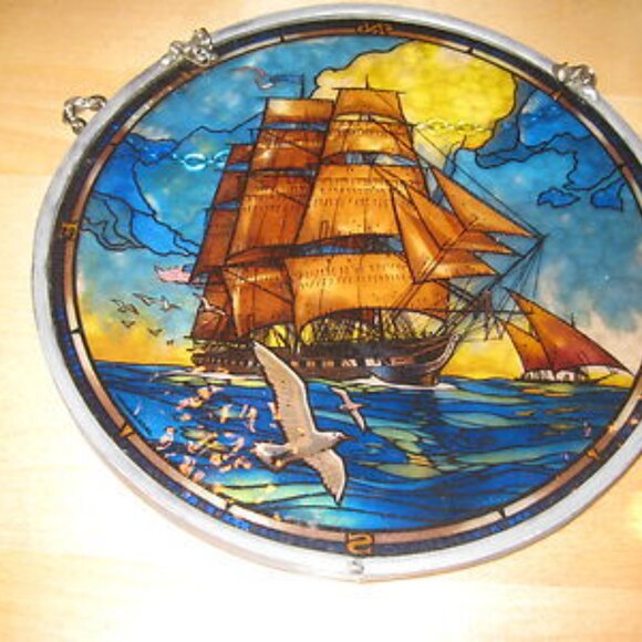 GLASSMASTERS CREATORS OF FINE STAINED GLASS ART MADE IN USA BOAT 6" DIAMETER USS - Picture 6 of 6